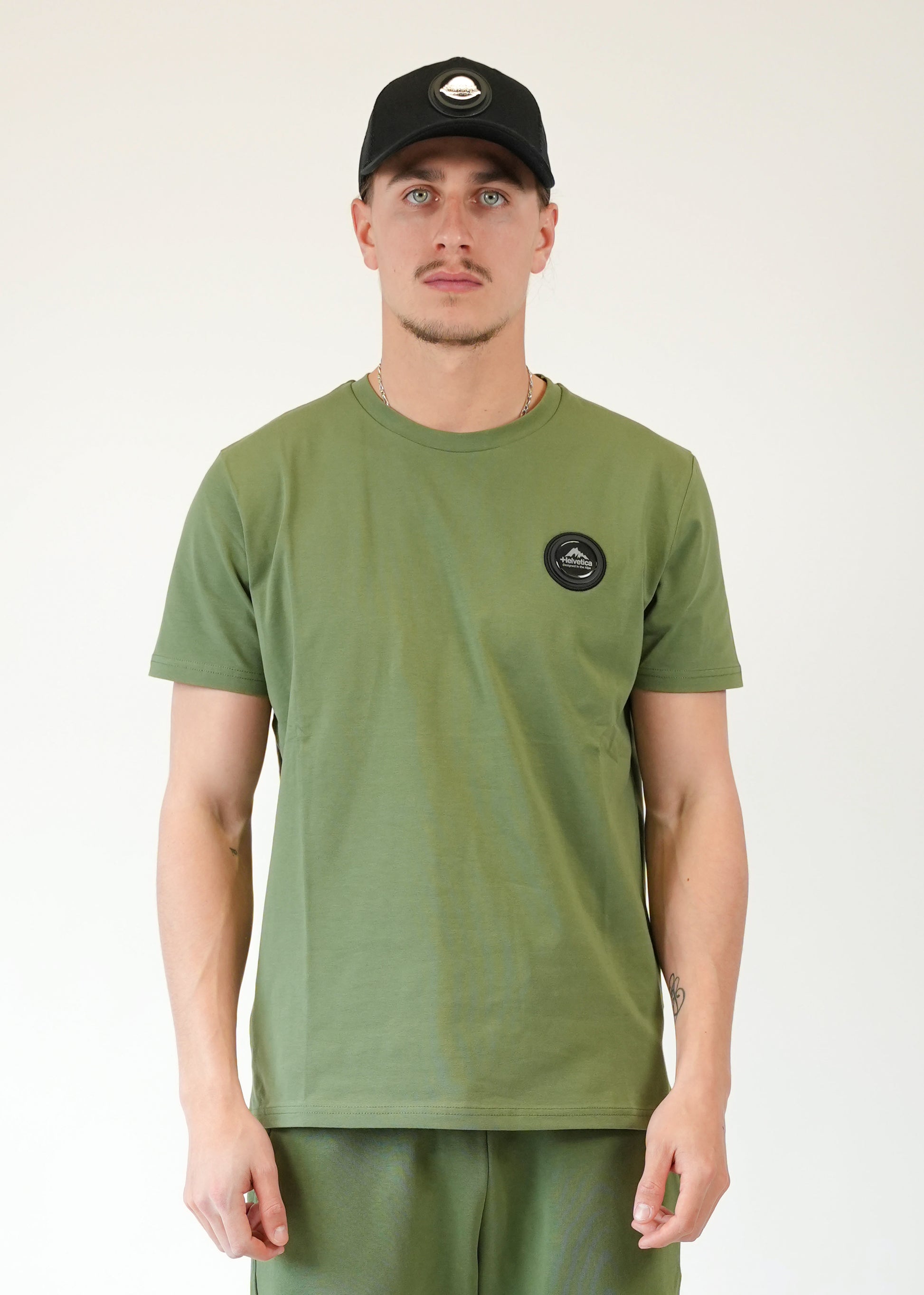 T-Shirt  HELVETICA Homme Kaki Tendance 2025
