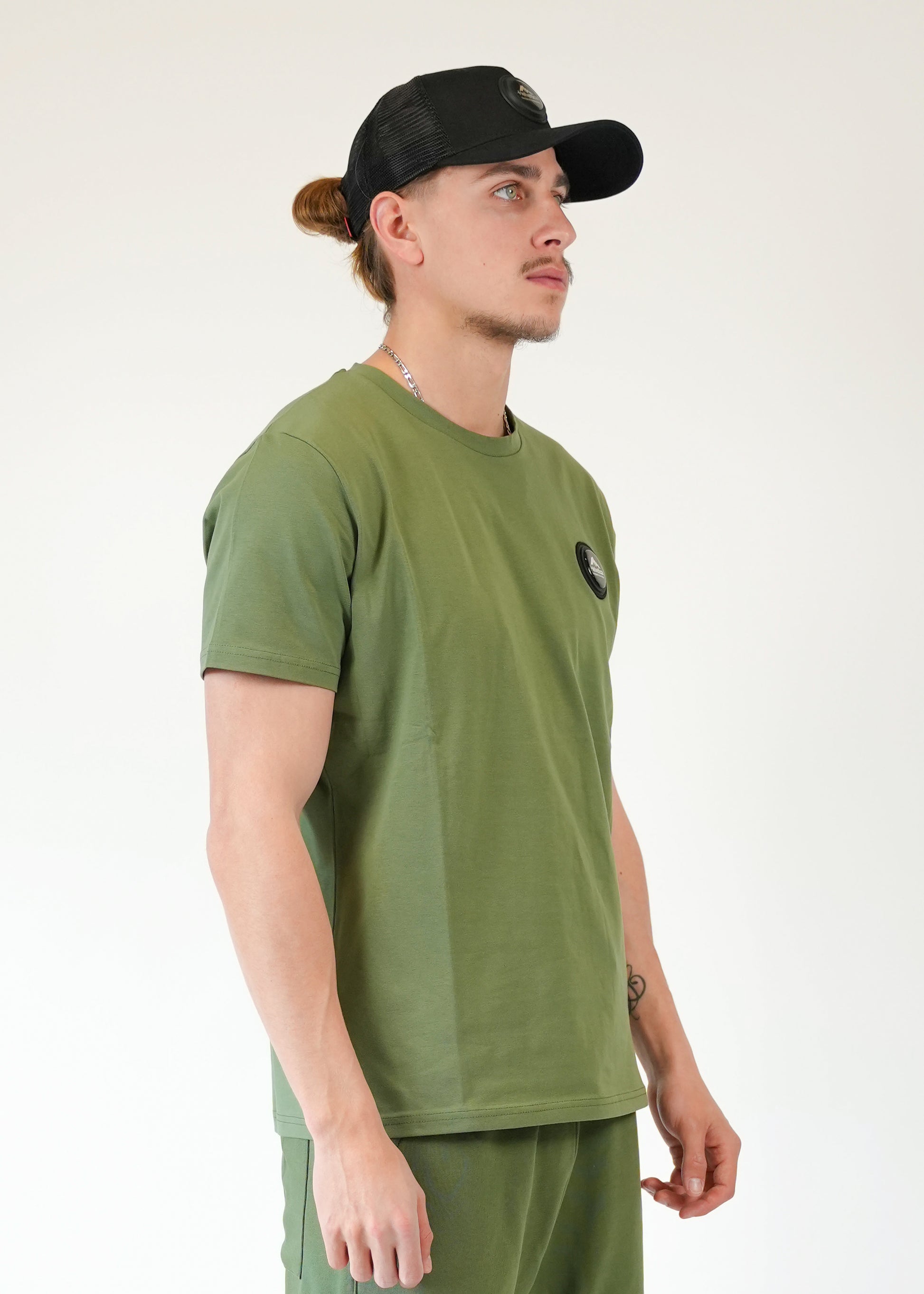 T-Shirt  HELVETICA Homme Kaki Tendance 2025