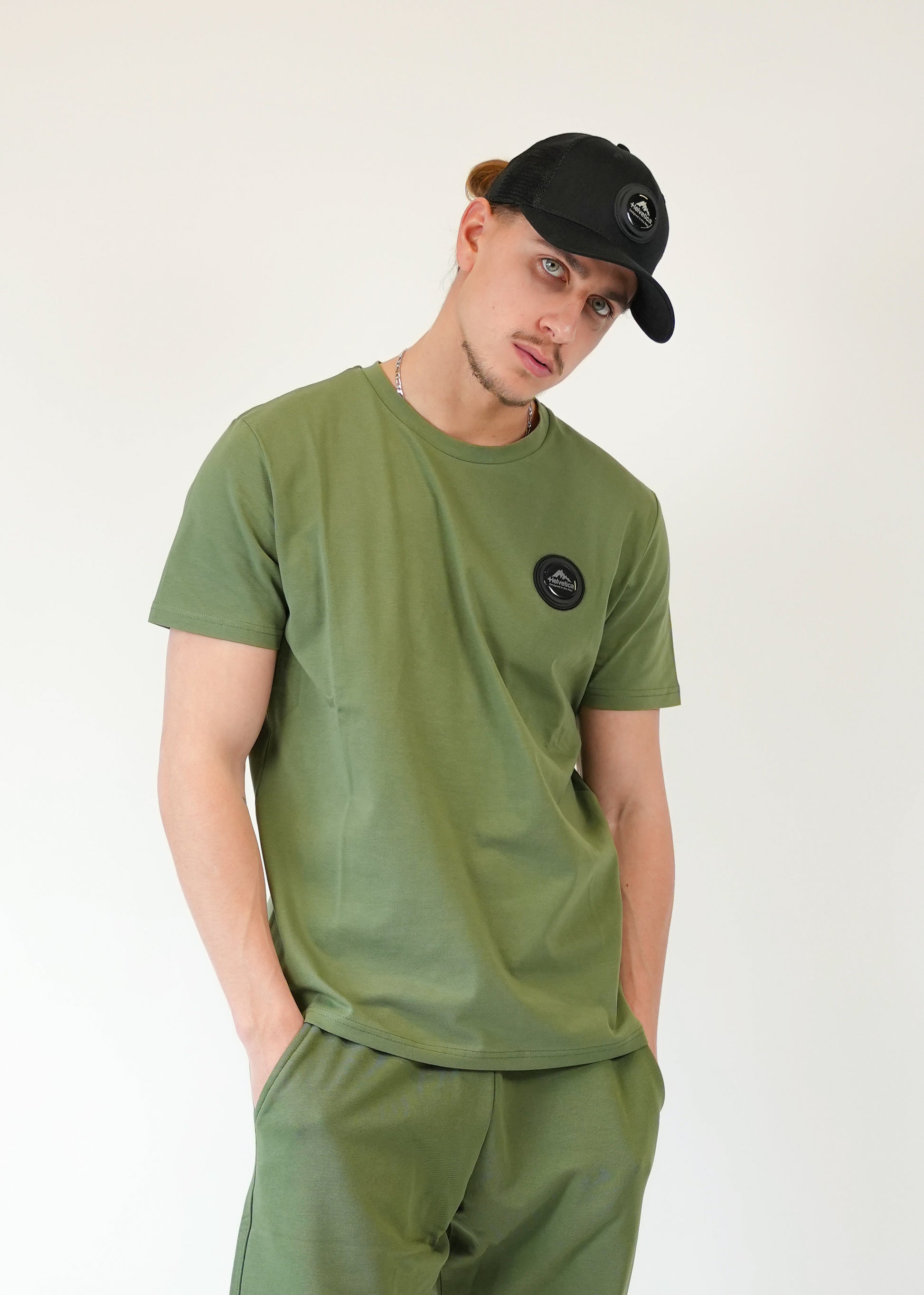 T-Shirt  HELVETICA Homme Kaki Tendance 2025