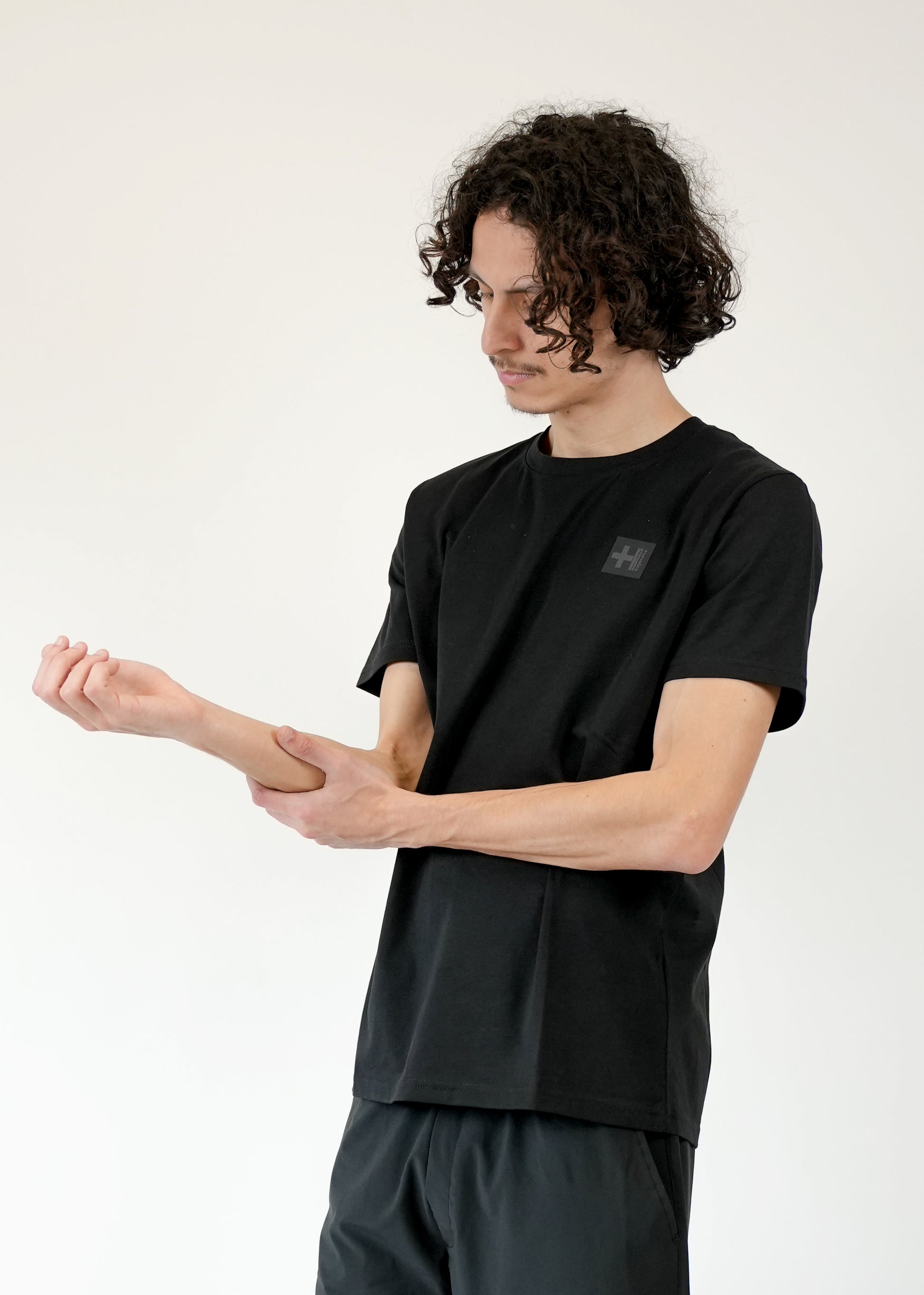 T-Shirt  HELVETICA Homme Noir Streetwear