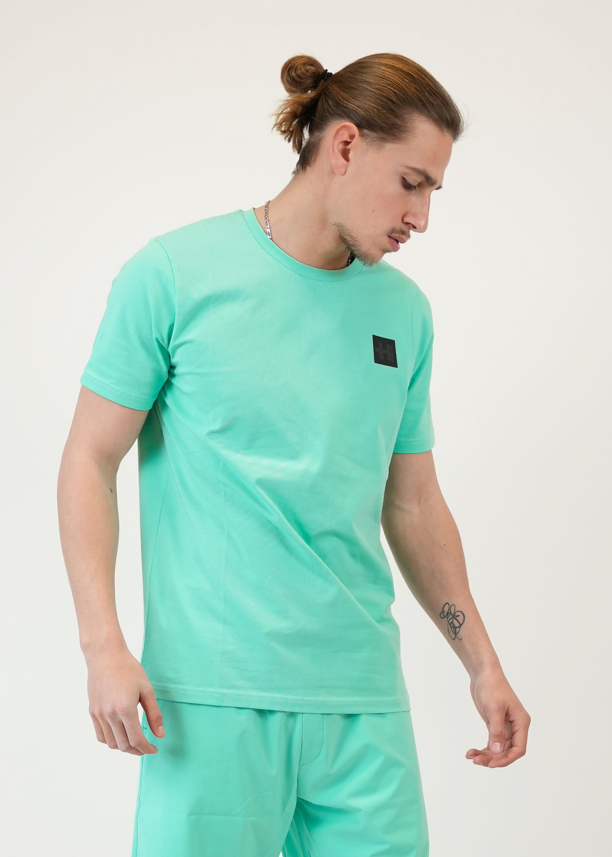 T-Shirt  HELVETICA Homme Bleu Clair Streetwear